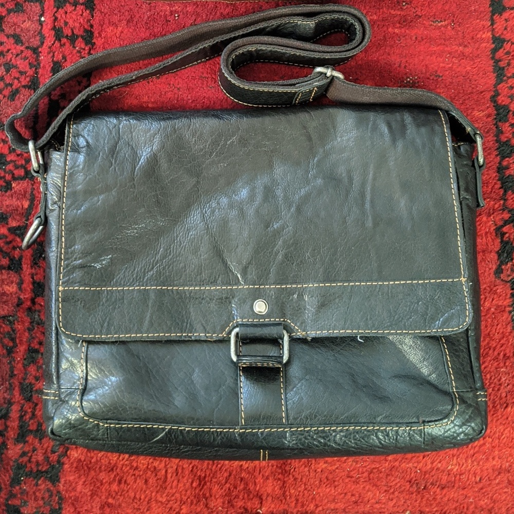 Jack Georges Voyager Messenger - Buffalo Leather